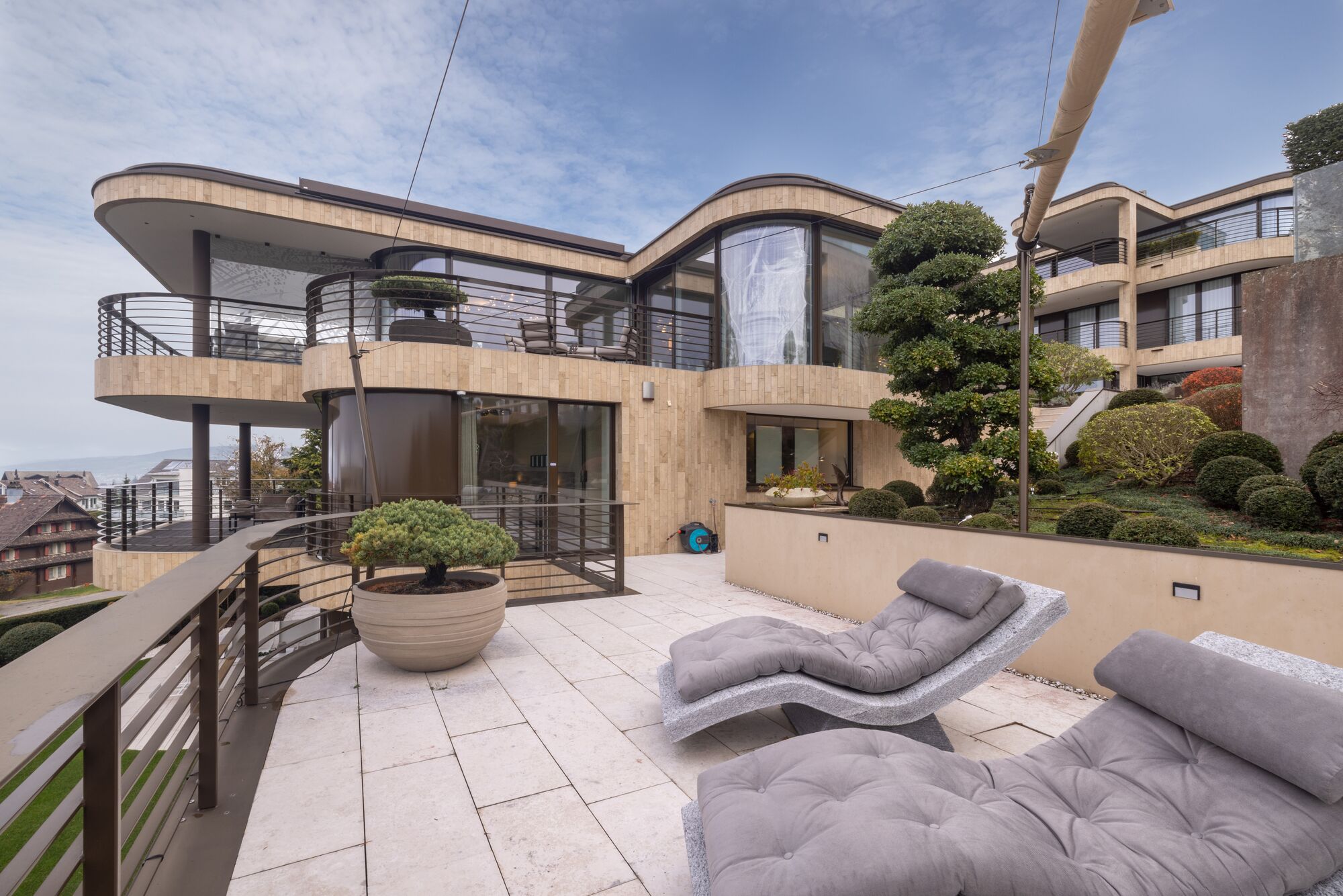 6.5 Zimmer Design Penthouse mit traumhafter Seesicht
