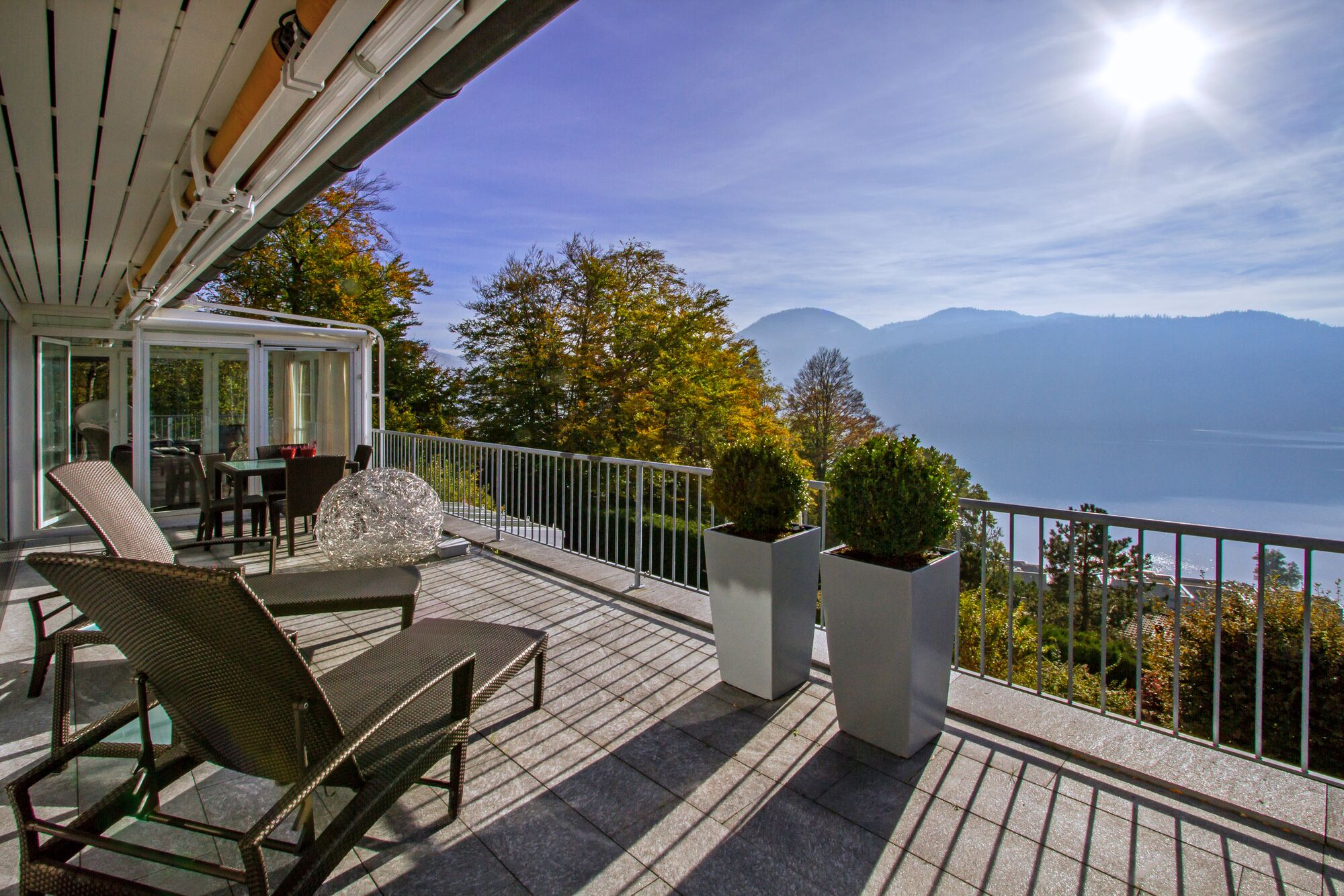 Noble 4.5 Zimmer Terrassenwohnung mit Panoramasicht