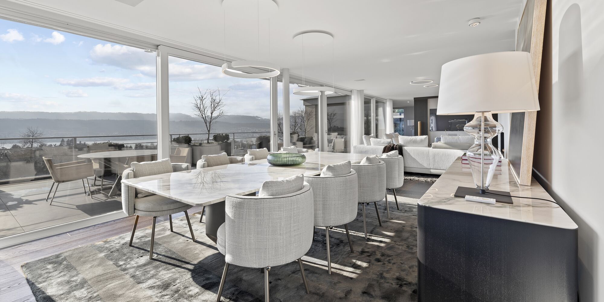Möbiliertes Penthouse mit Seeblick