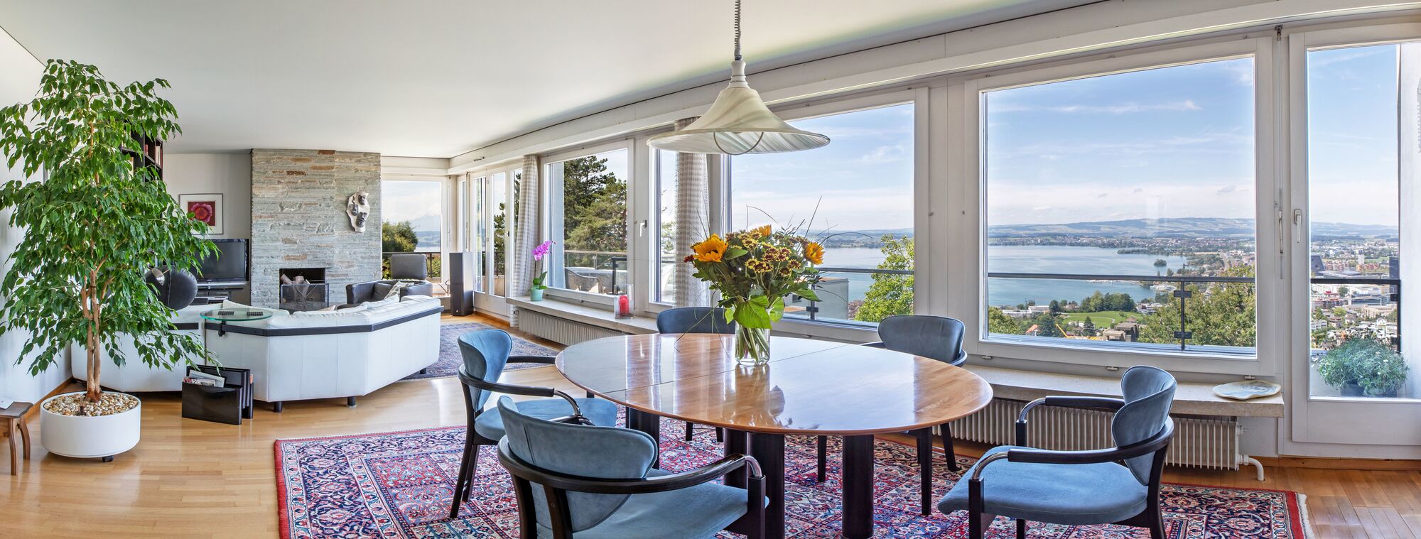 Wohnung mit wunderschöner Aussicht über Stadt Zug, Zugersee und Berge