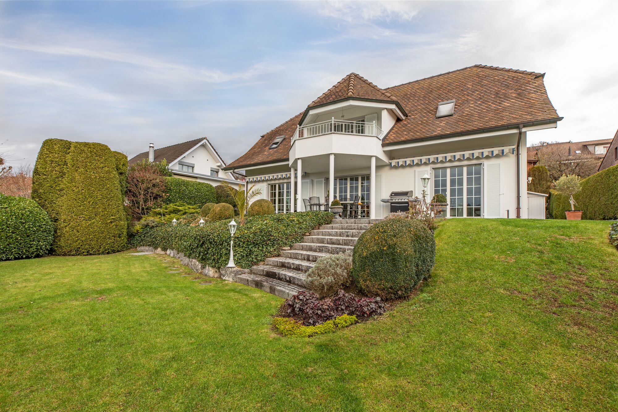 Landhaus-Villa mit Sicht über die Reuss