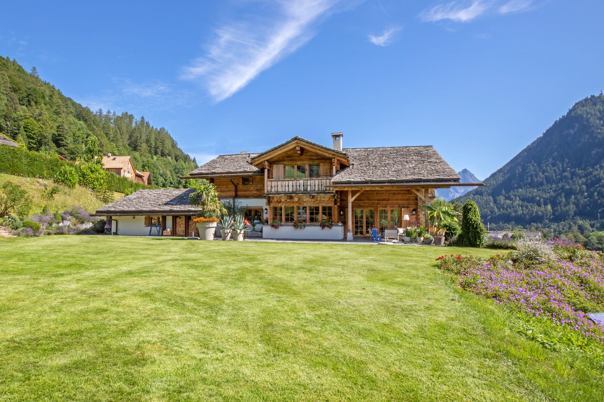 Luxury Maissen Family-House  on 4'277m2 Property 