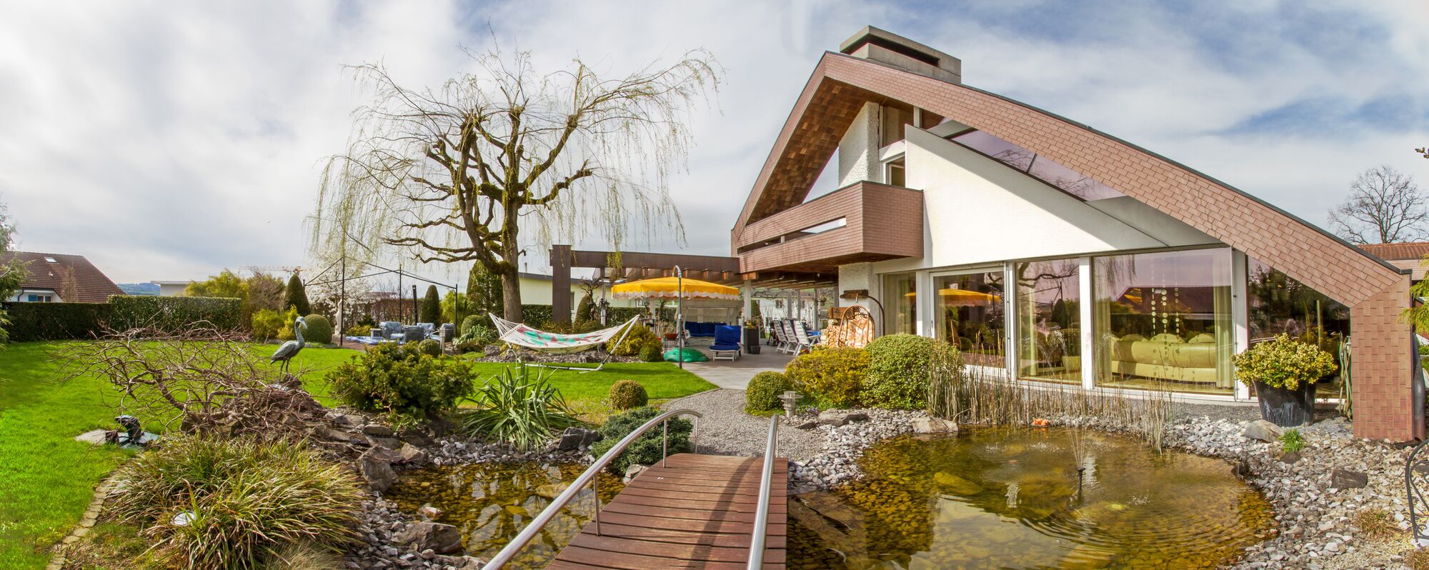 8.5 Zimmer Einfamilienhaus mit 1311 m2 Grundstück mit grossem Garten & Weitsicht