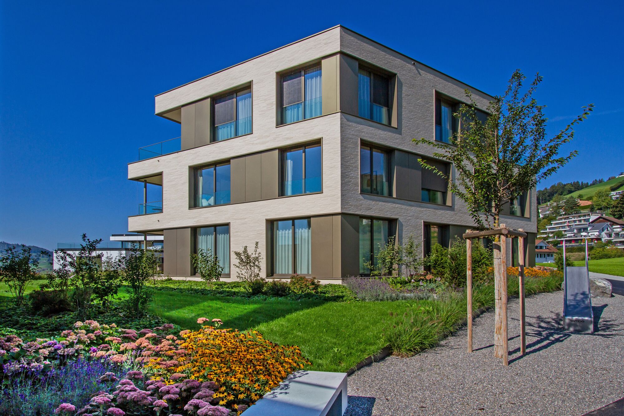 Halten Oberägeri - 5.5 Zimmer Neubau Gartenwohnung mit Sicht ins Grüne