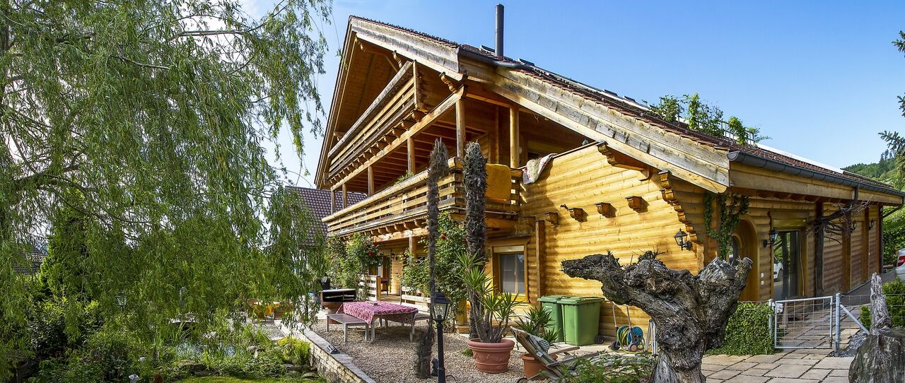 Grosszügiges 12 Zimmer Einfamilienhaus an idyllischer Lage 